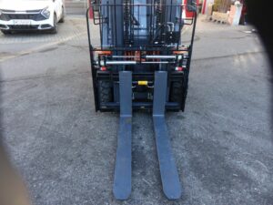 Grizzly LG35DT 3500kg Diesel Stapler Top 13