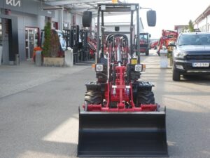 Grizzly 807 Elektro Hoflader Allrad 07