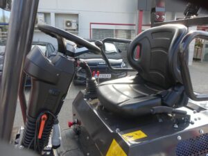 Grizzly 807 Elektro Hoflader Allrad 08