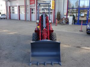 Grizzly 808 Hoflader Allrad 02