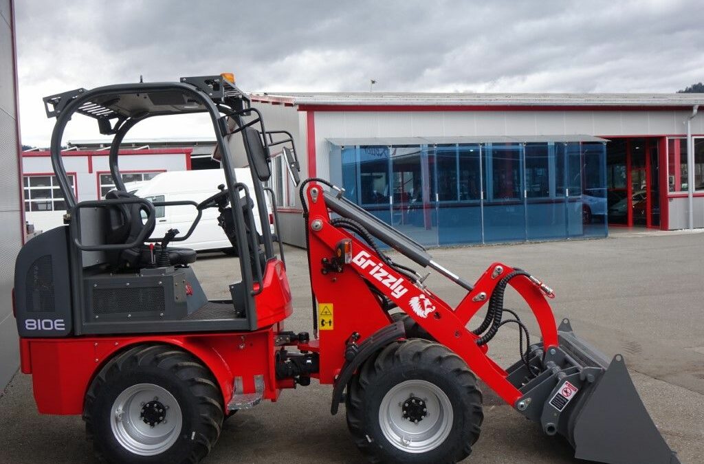 Grizzly 810E Elektro Hoflader mit Allrad offene Kabine